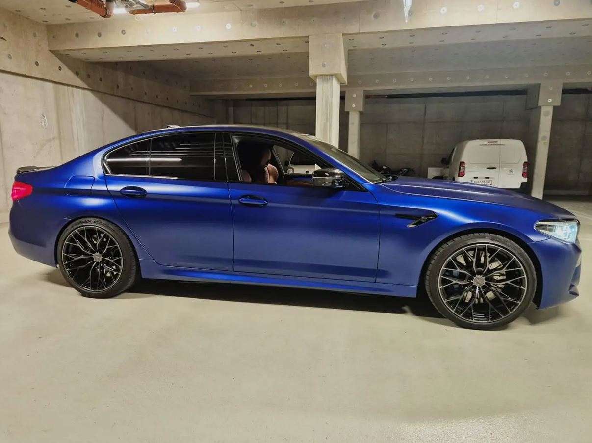 BMW M5 COMPETITION WERKSLACKIERUNG FROZEN BLUE
