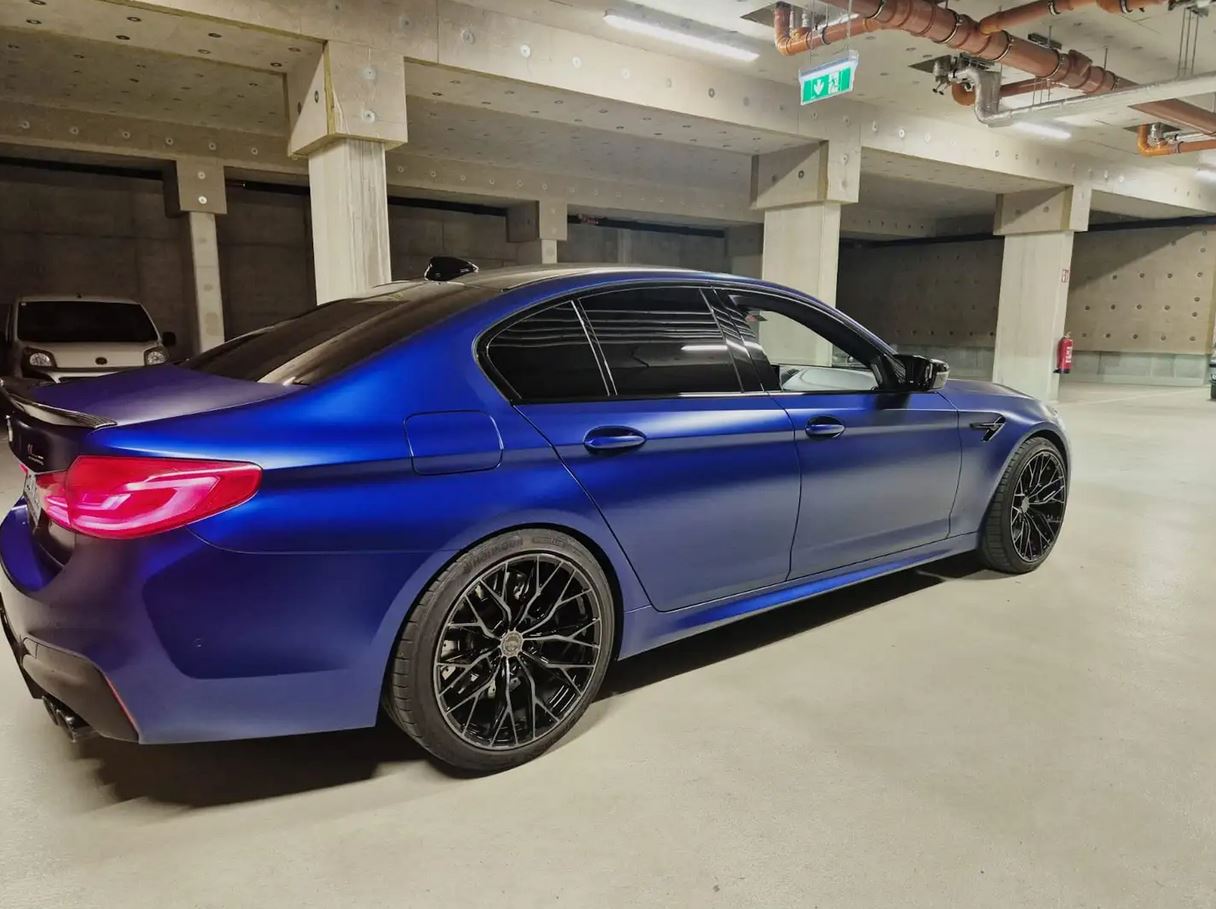 BMW M5 COMPETITION WERKSLACKIERUNG FROZEN BLUE