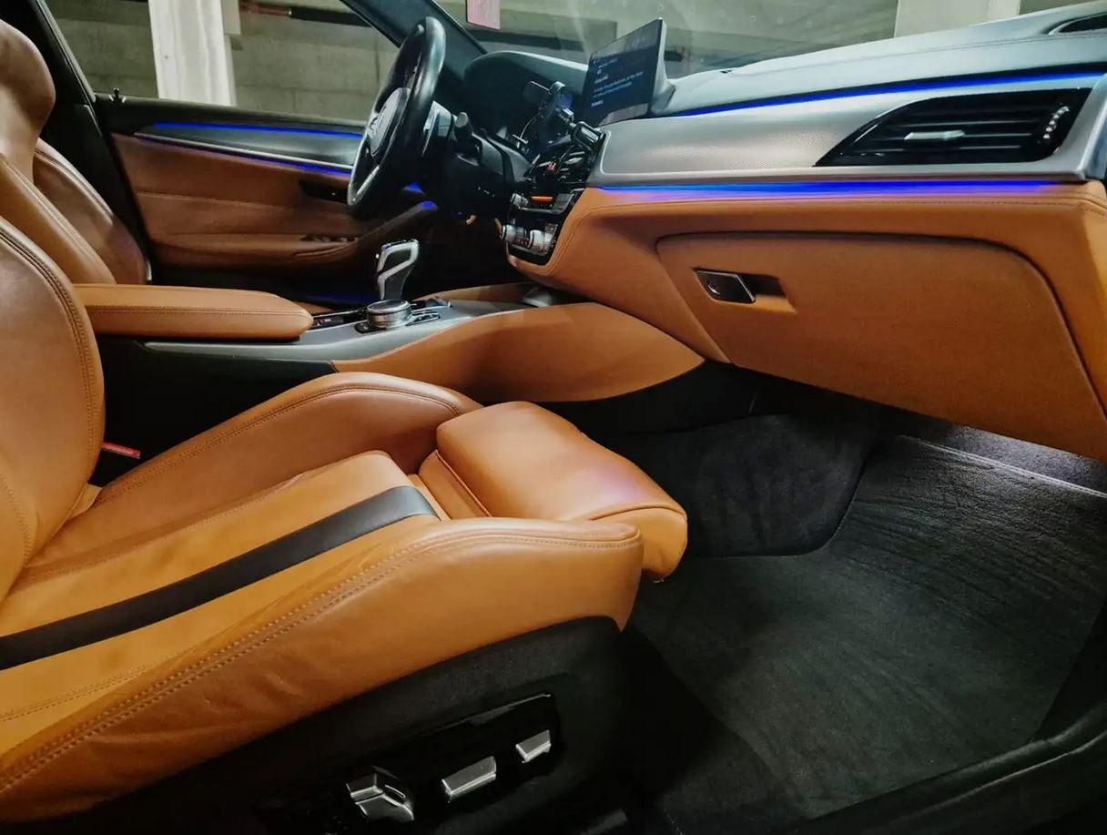 BMW M5 COMPETITION WERKSLACKIERUNG FROZEN BLUE