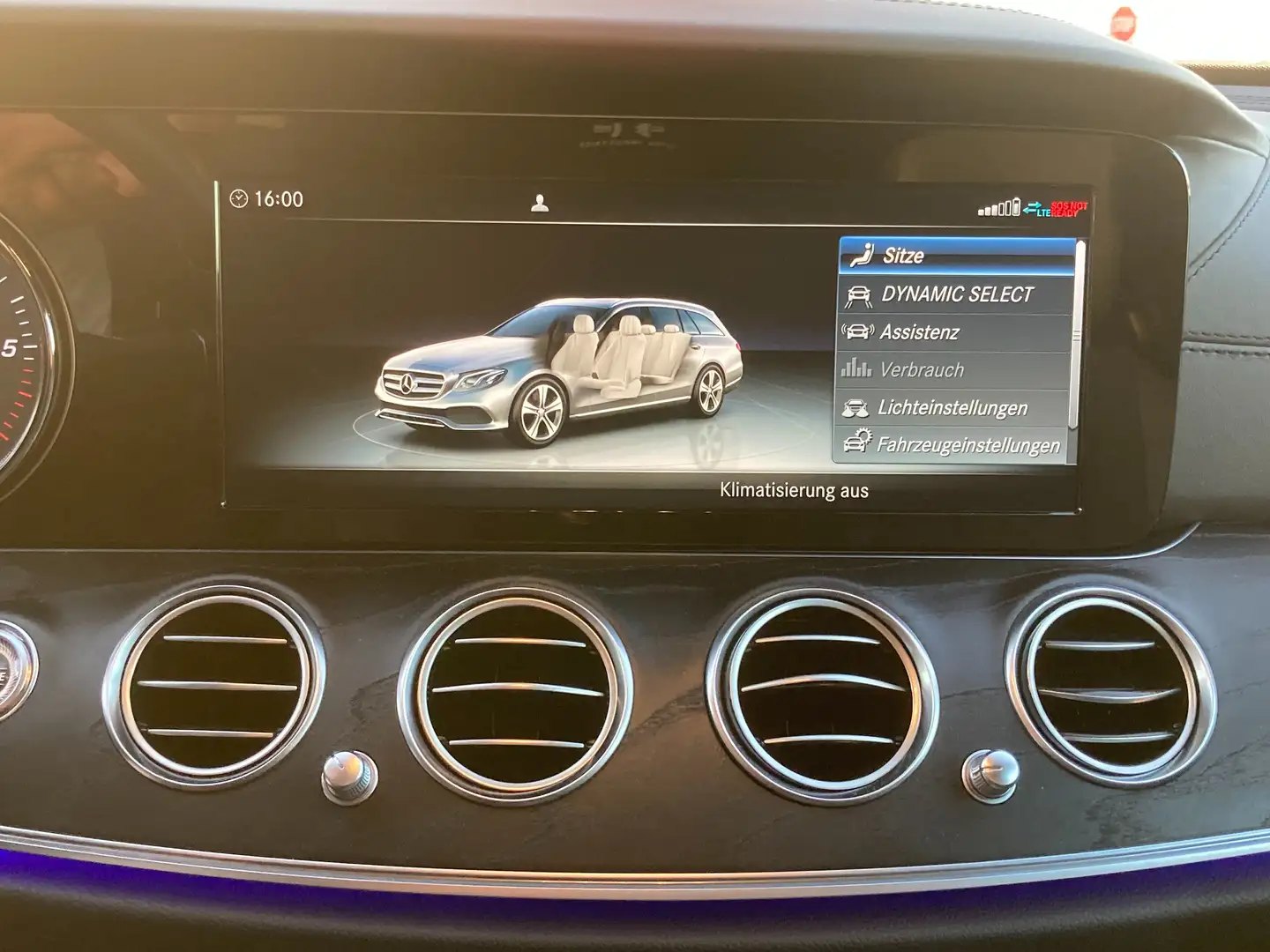 Mercedes-Benz E 400 d T Avantgarde Designio 4MATIC photo 18
