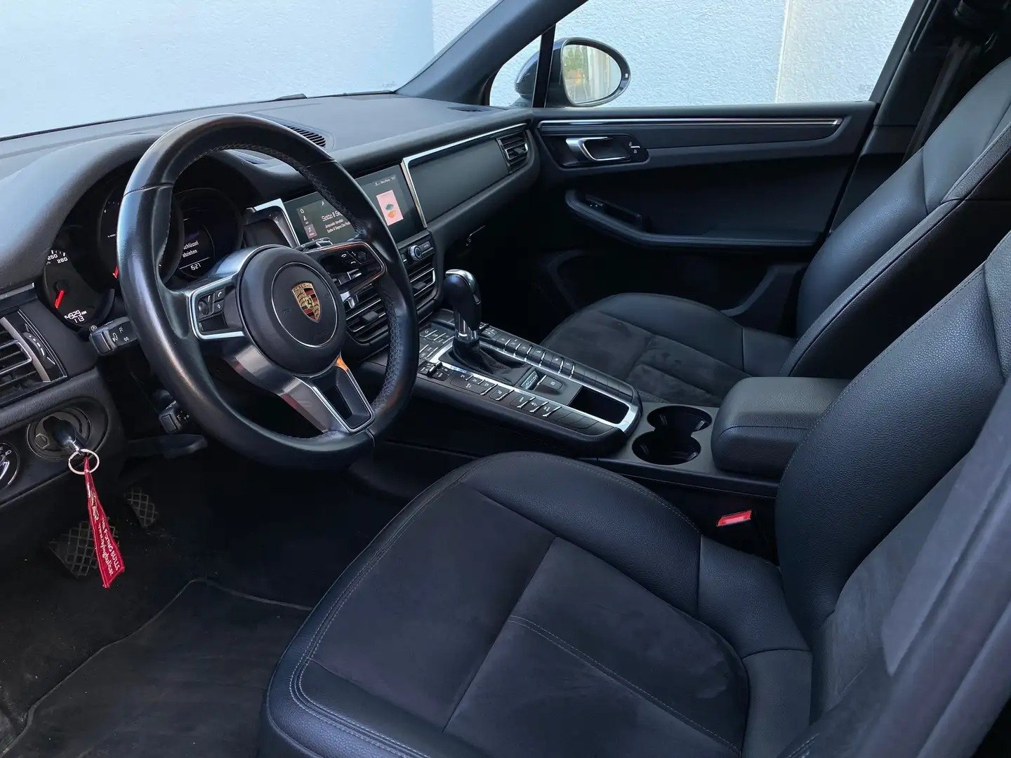 Porsche Macan photo 9