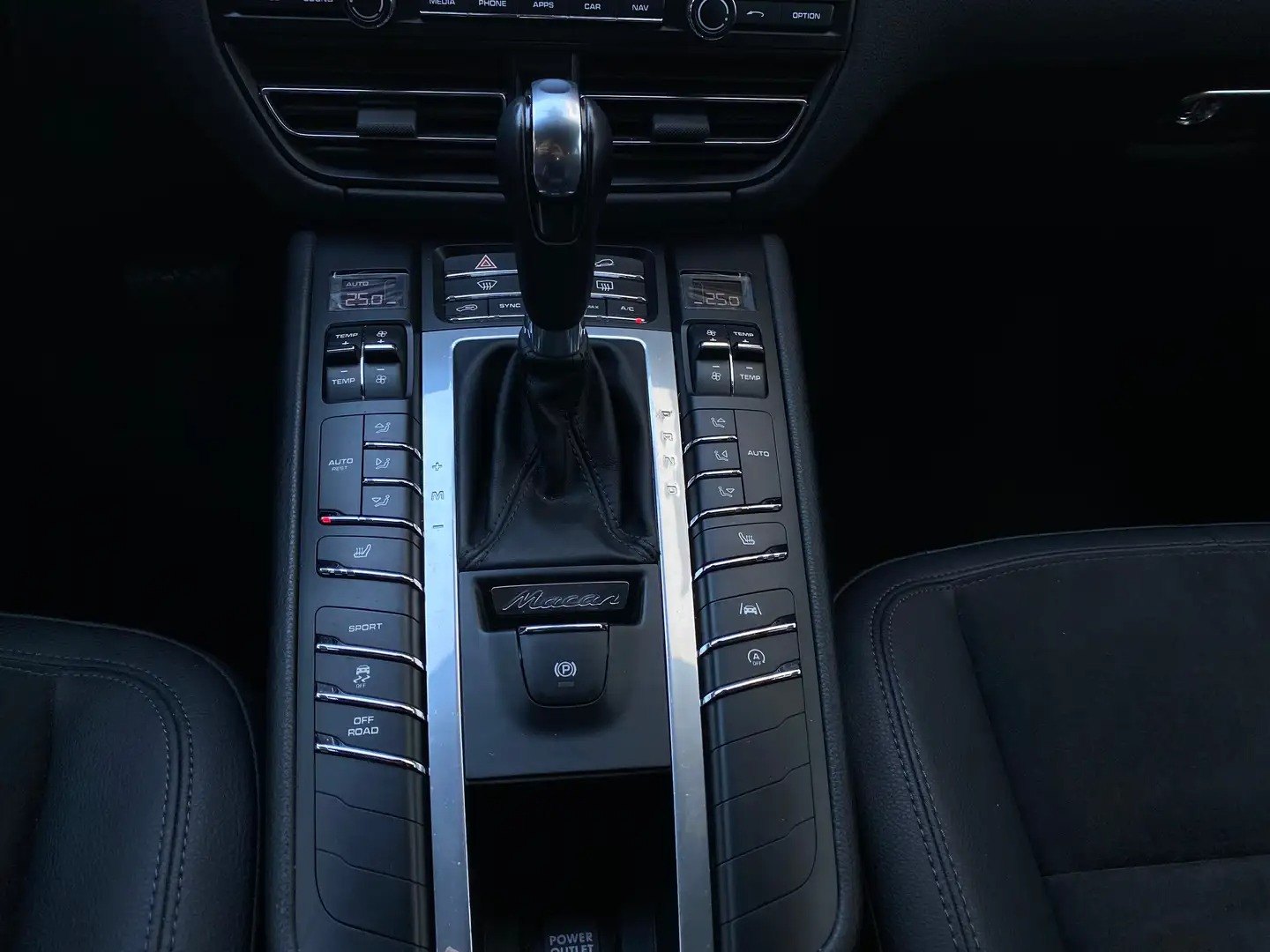 Porsche Macan photo 11