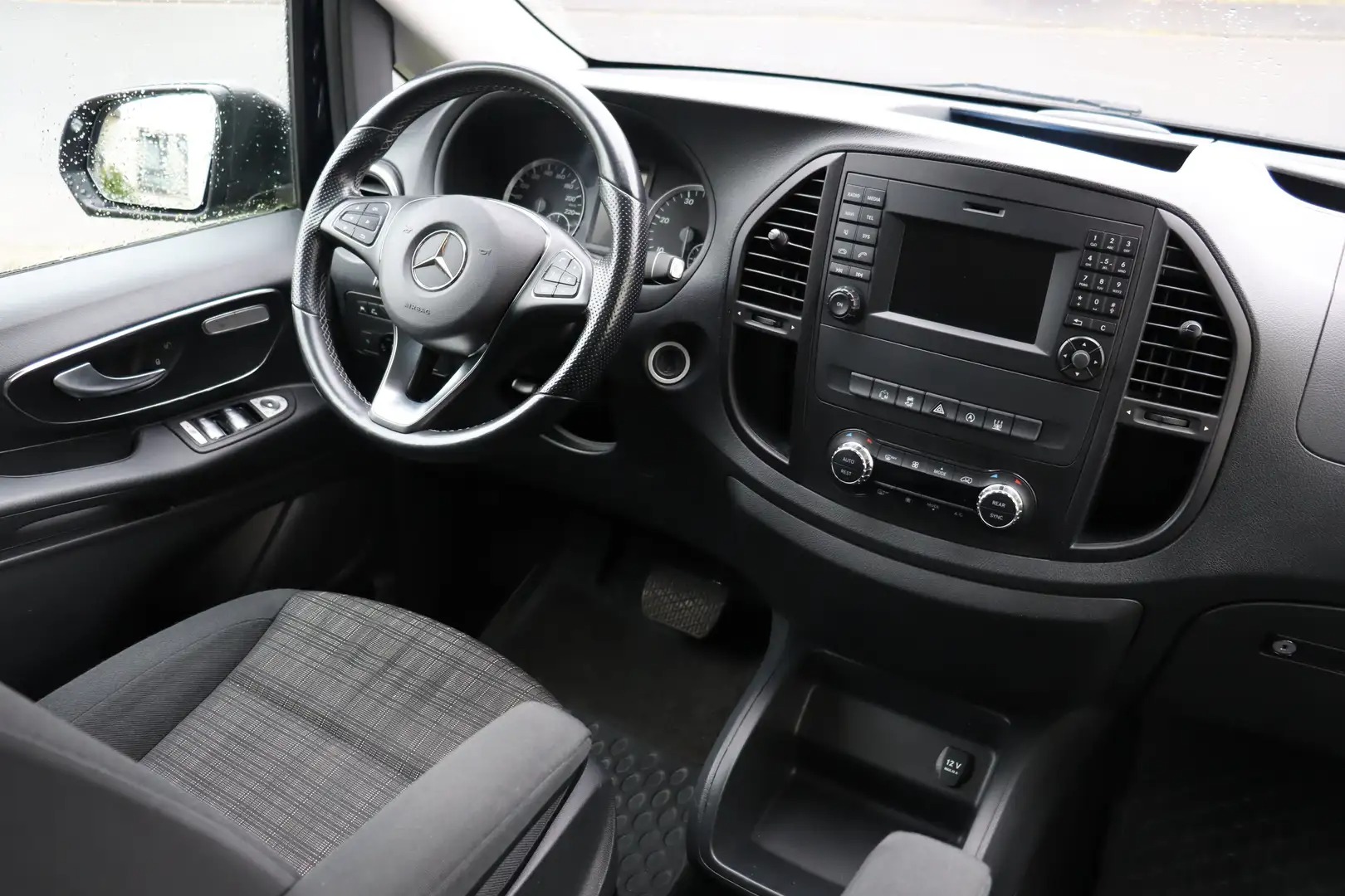 Mercedes-Benz Vito 119 CDI (BlueTEC) Tourer Lang Pro photo 12
