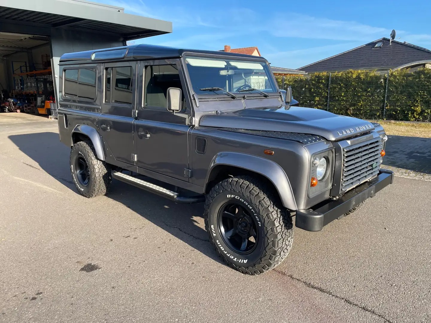 Land Rover Defender 110 DPF Station Wagon LXV photo 2