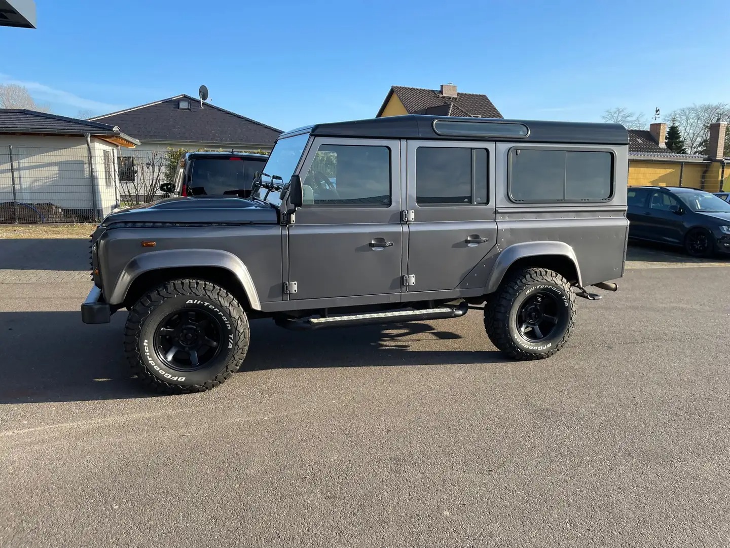 Land Rover Defender 110 DPF Station Wagon LXV photo 6