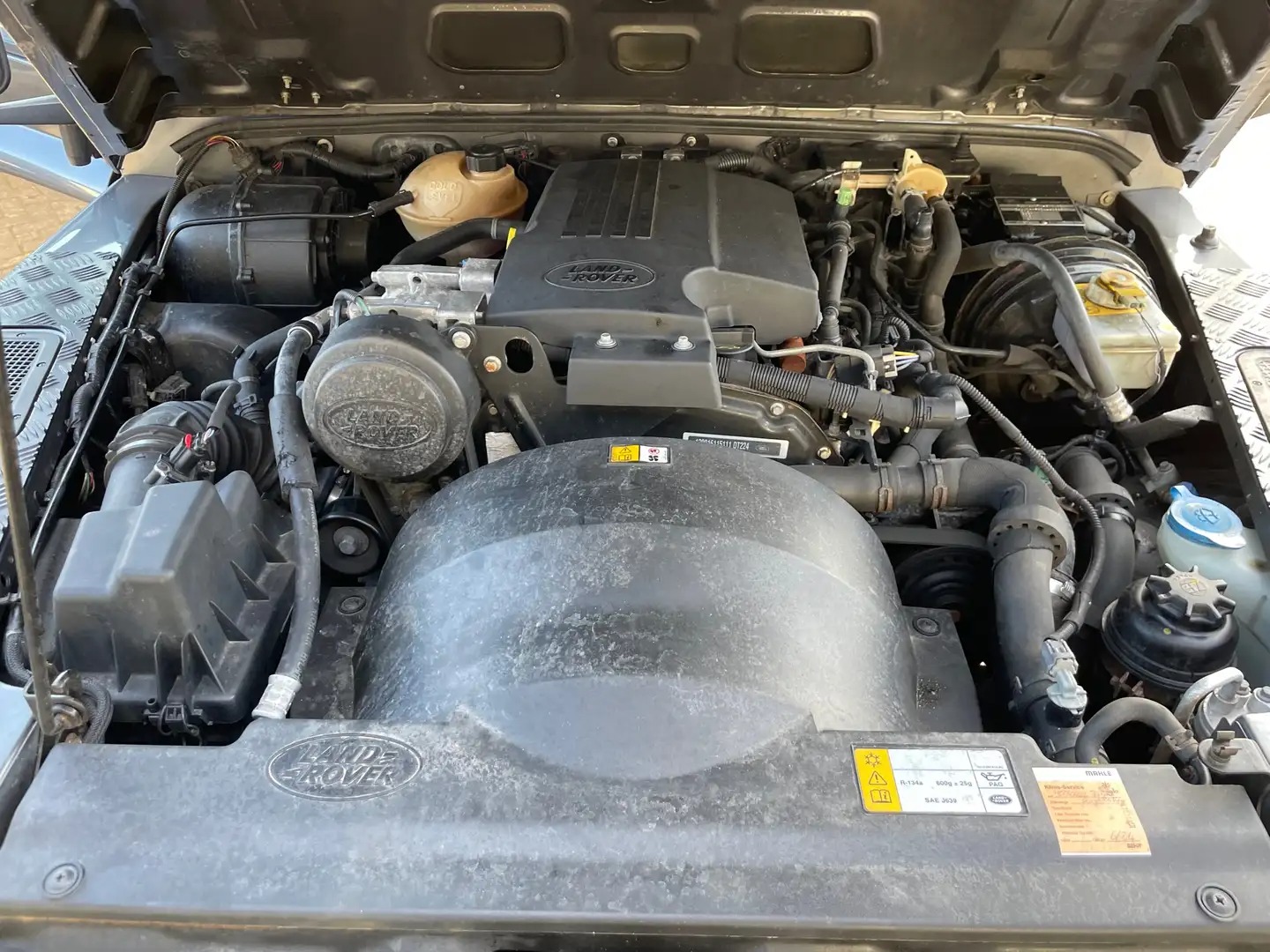 Land Rover Defender 110 DPF Station Wagon LXV photo 10
