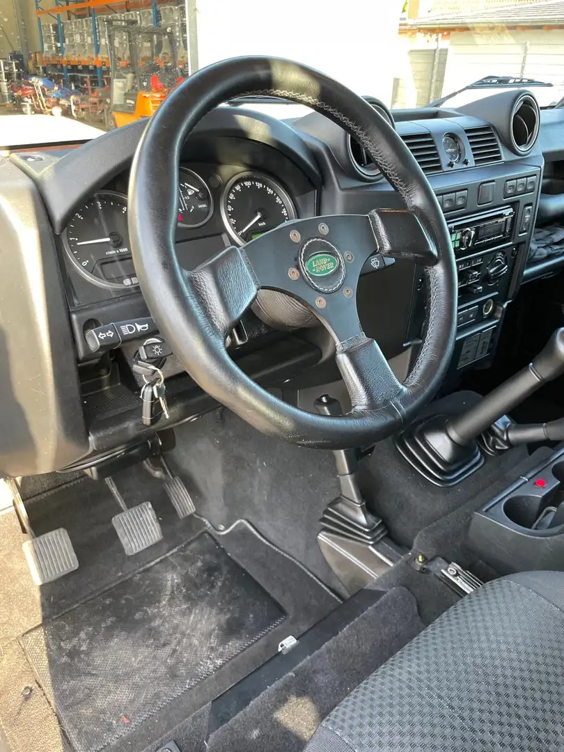 Land Rover Defender 110 DPF Station Wagon LXV photo 11