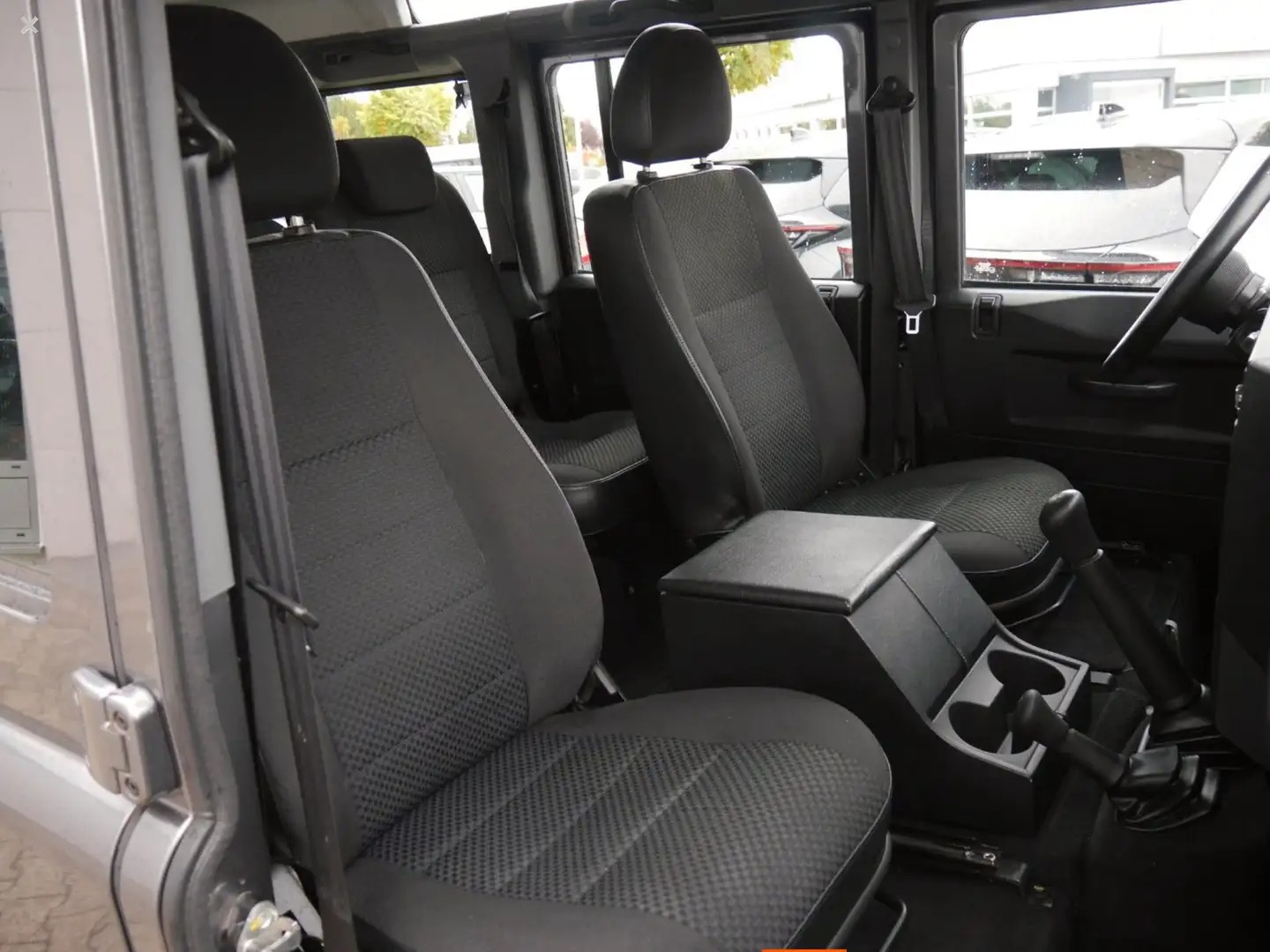 Land Rover Defender 110 DPF Station Wagon LXV photo 13