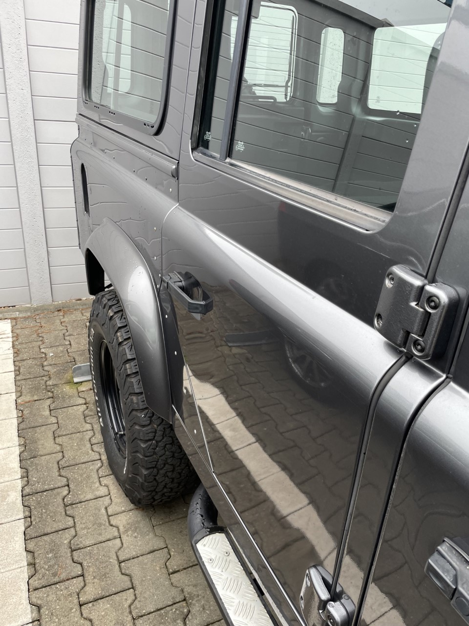 Land Rover Defender 110 DPF Station Wagon LXV photo 16