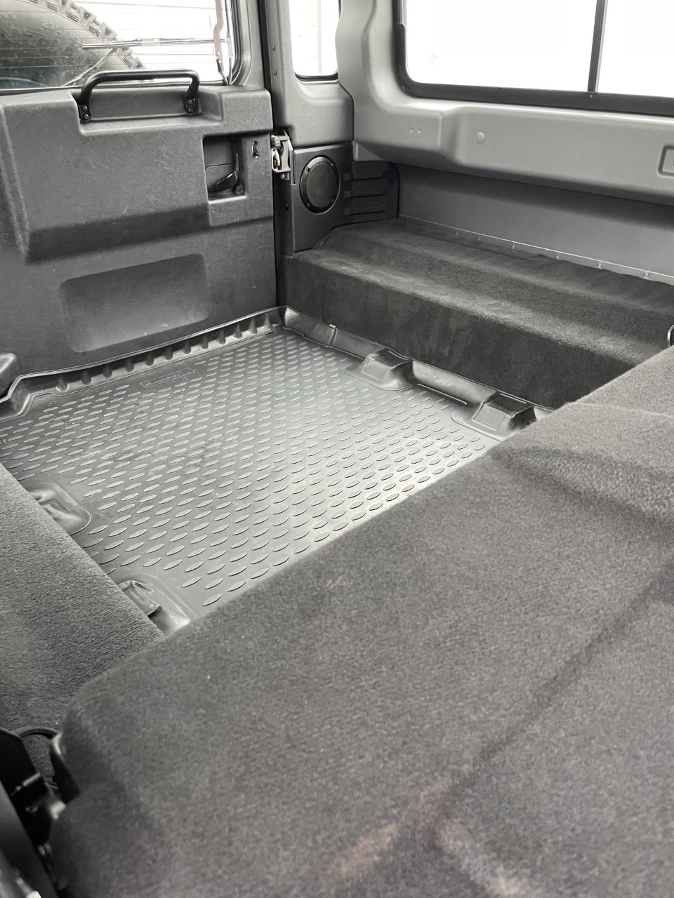 Land Rover Defender 110 DPF Station Wagon LXV photo 20