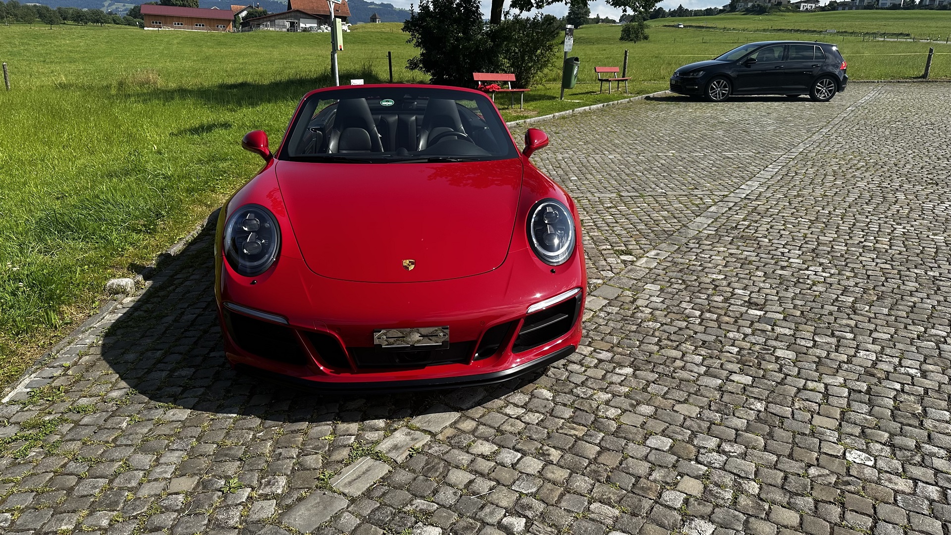 Porsche 911 Carrera 4 GTS Cabrio PDK photo 2