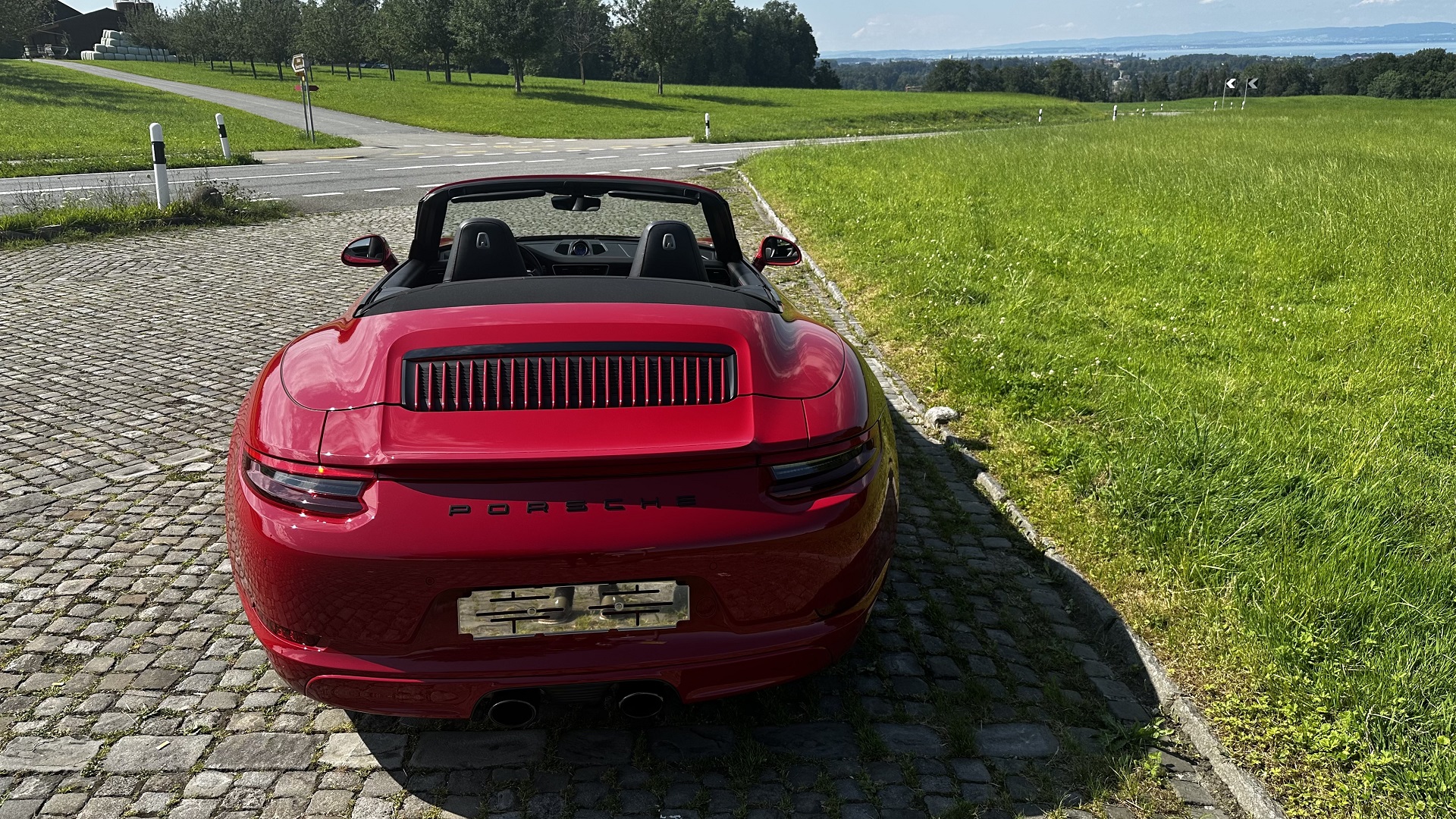 Porsche 911 Carrera 4 GTS Cabrio PDK photo 7
