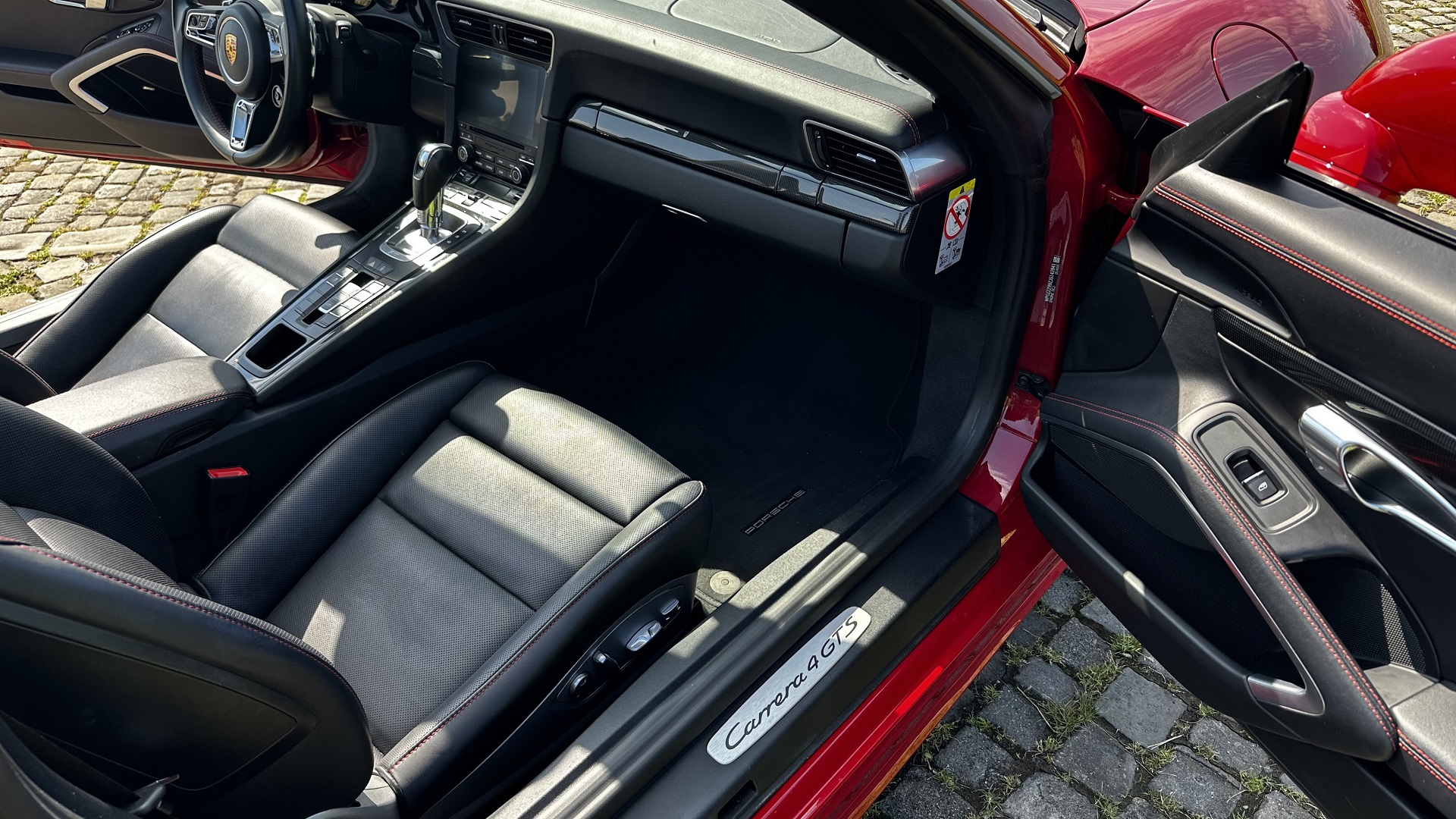 Porsche 911 Carrera 4 GTS Cabrio PDK photo 10