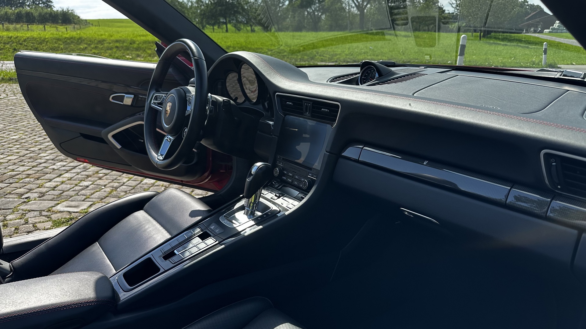 Porsche 911 Carrera 4 GTS Cabrio PDK photo 13