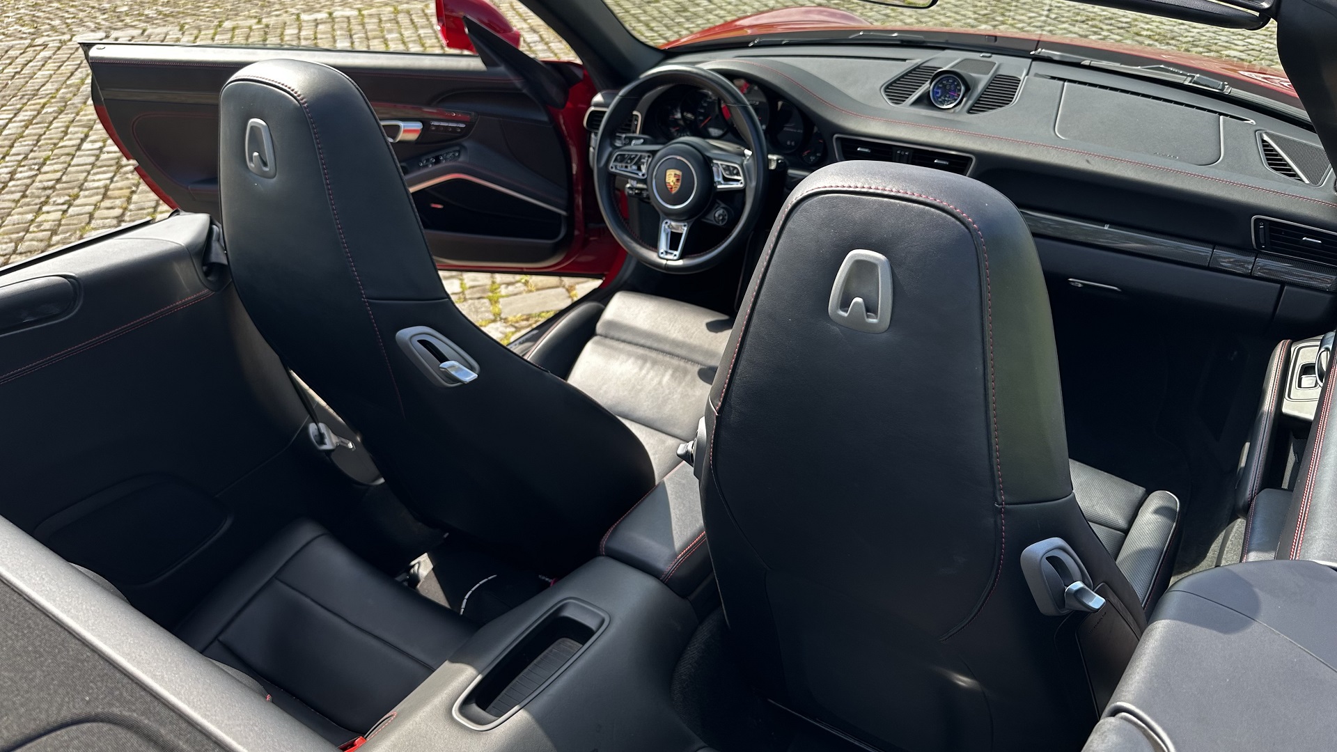 Porsche 911 Carrera 4 GTS Cabrio PDK photo 14