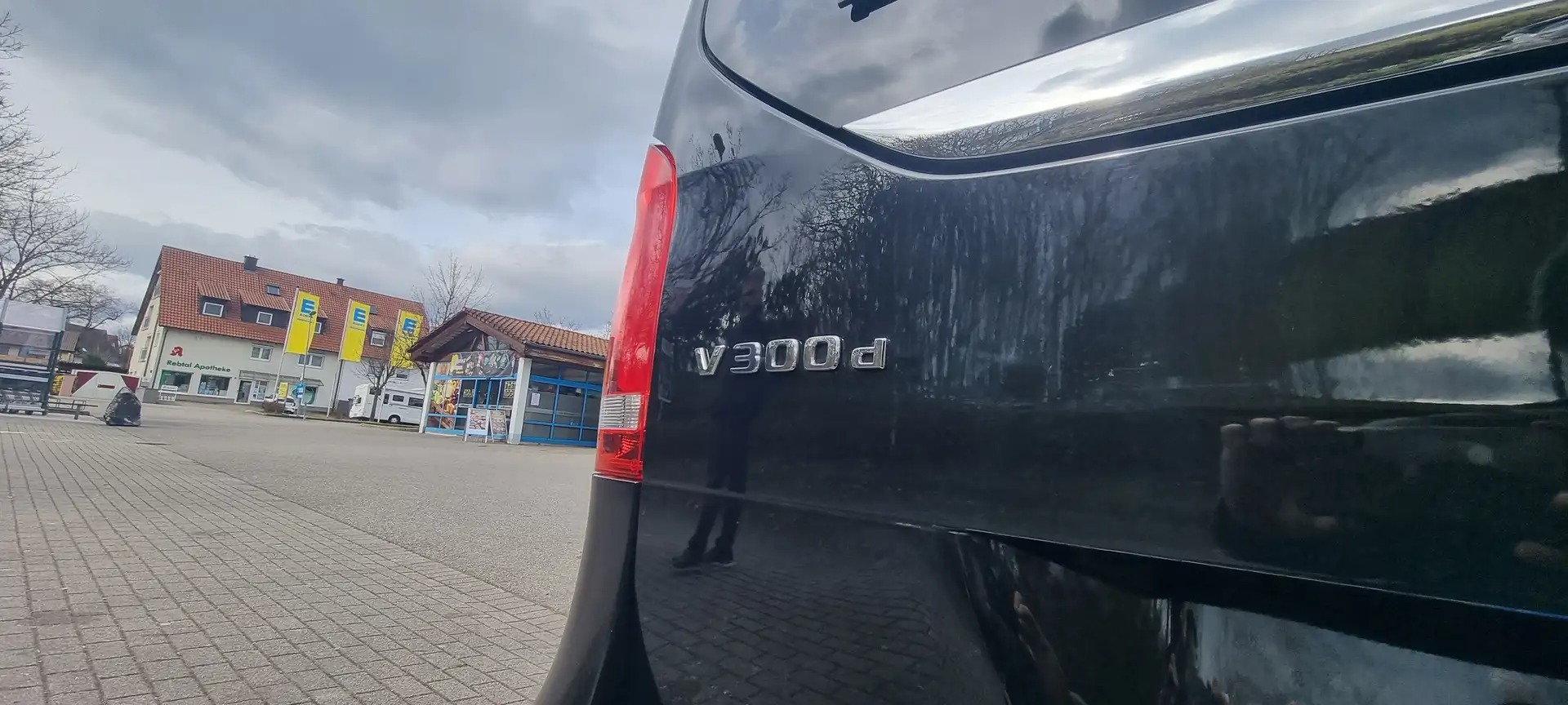 Mercedes-Benz V 300 d Lang 4Matic 9G-TRONIC Edition photo 19