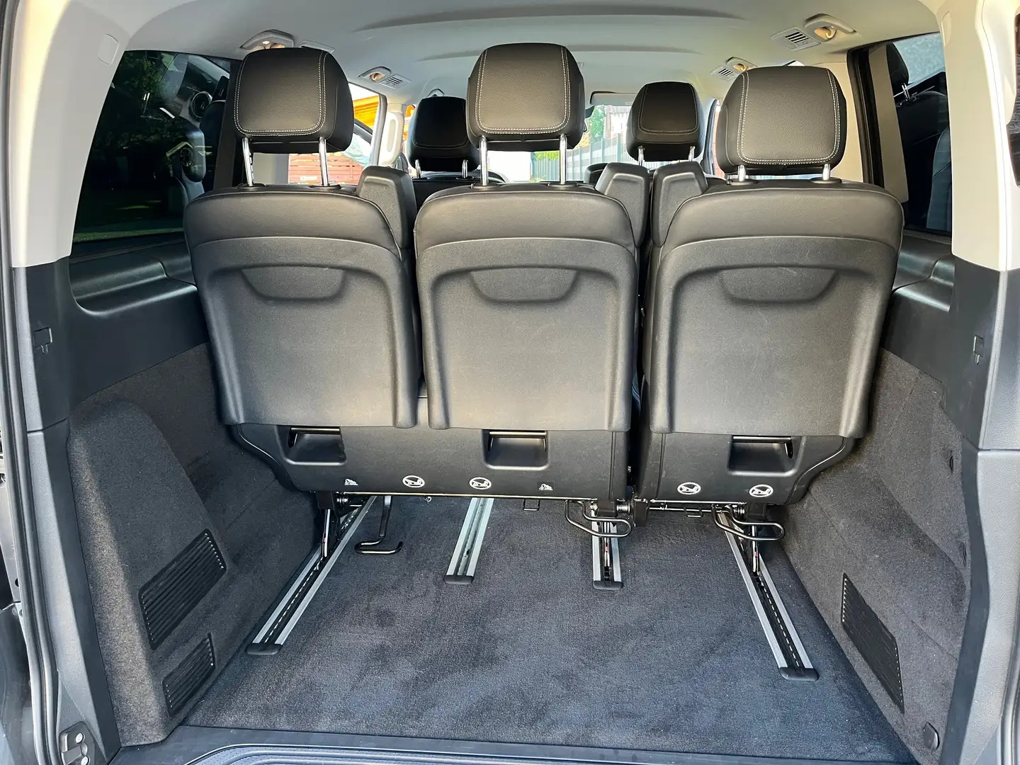 Mercedes-Benz V 250 d Lang 9G-TRONIC Edition photo 17