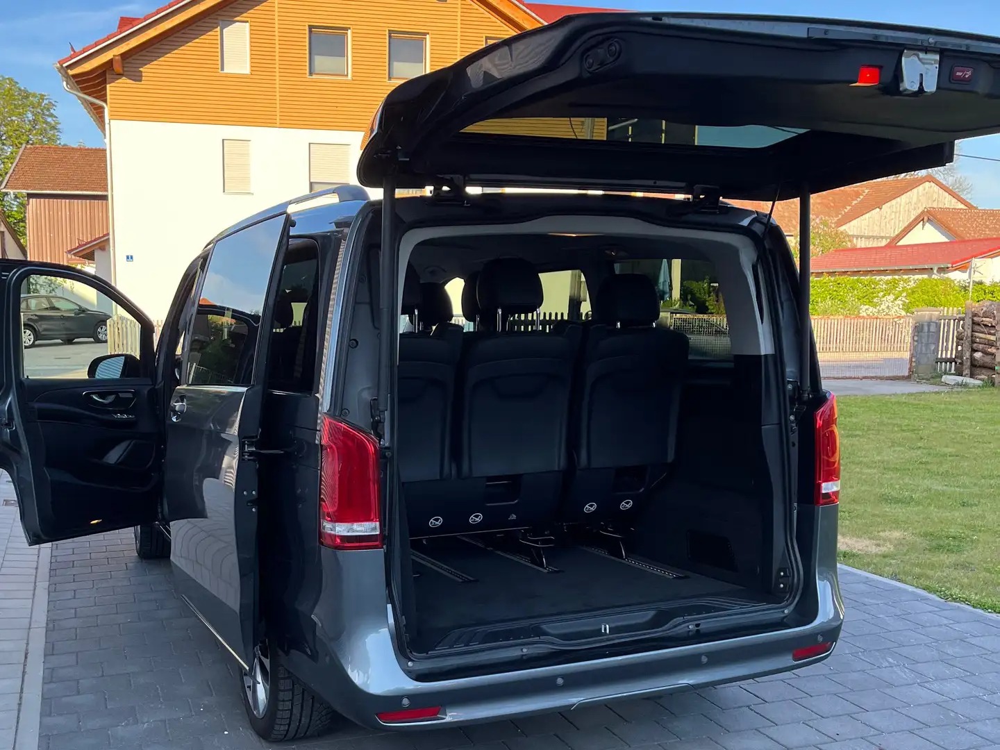 Mercedes-Benz V 250 d Lang 9G-TRONIC Edition photo 19