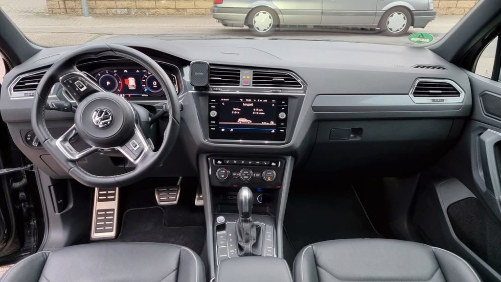Volkswagen Tiguan Highline 2xR-Line Black Style photo 13
