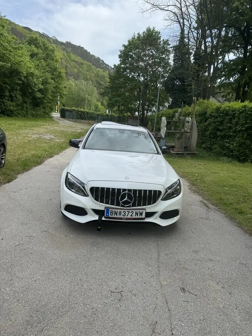 Mercedes-Benz C 220 d 4MATIC AMG Line photo 2
