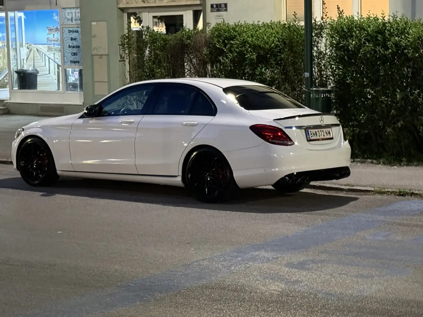 Mercedes-Benz C 220 d 4MATIC AMG Line photo 6