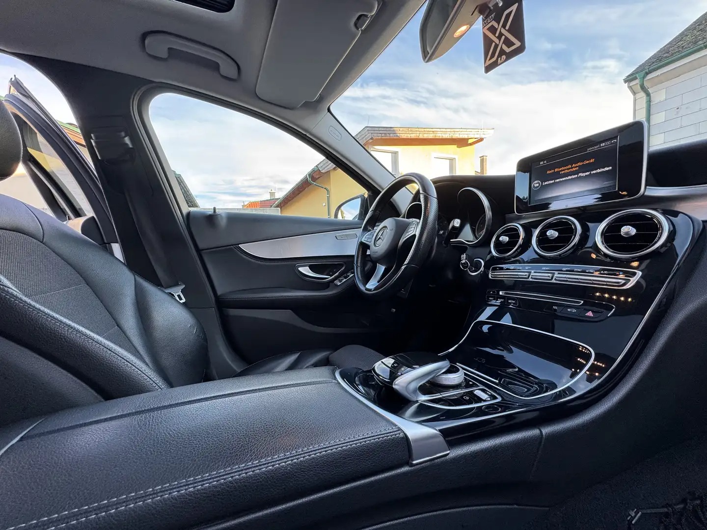 Mercedes-Benz C 220 d 4MATIC AMG Line photo 14