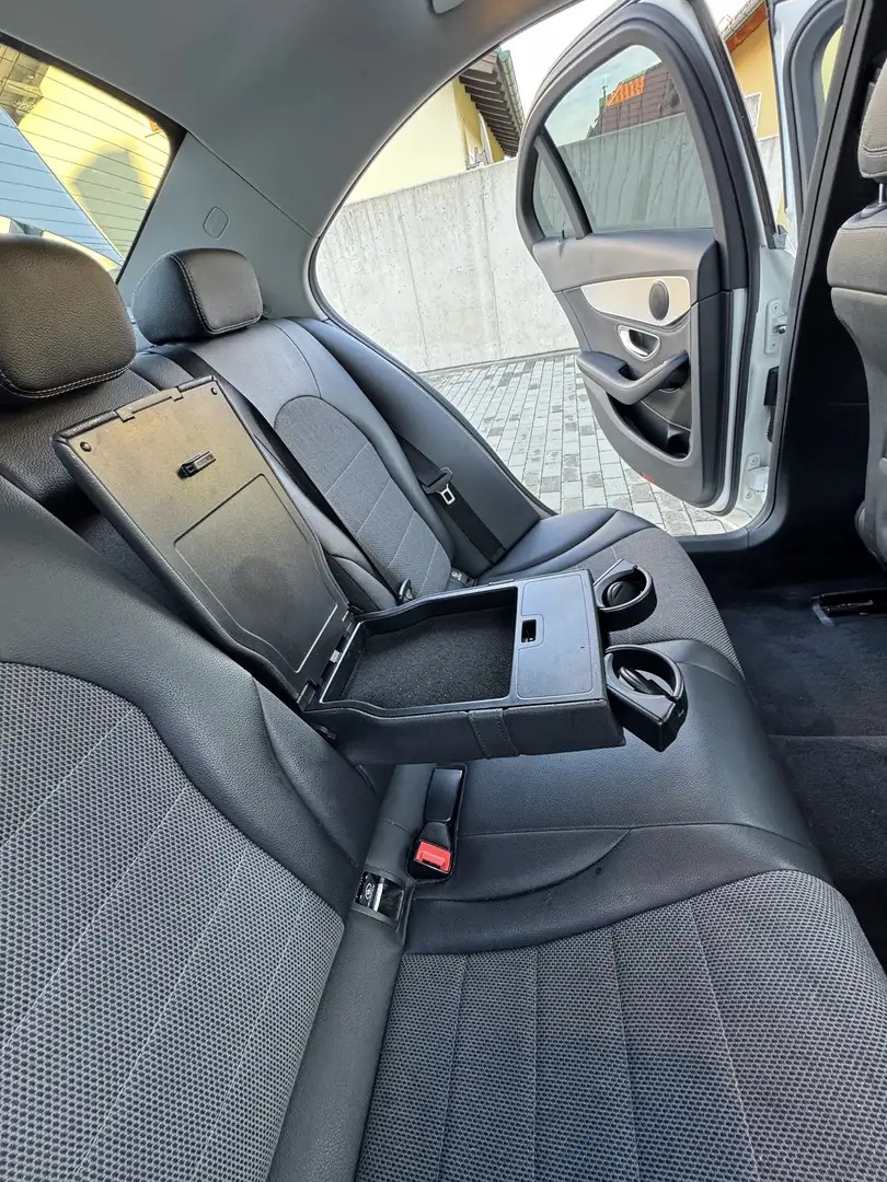 Mercedes-Benz C 220 d 4MATIC AMG Line photo 16