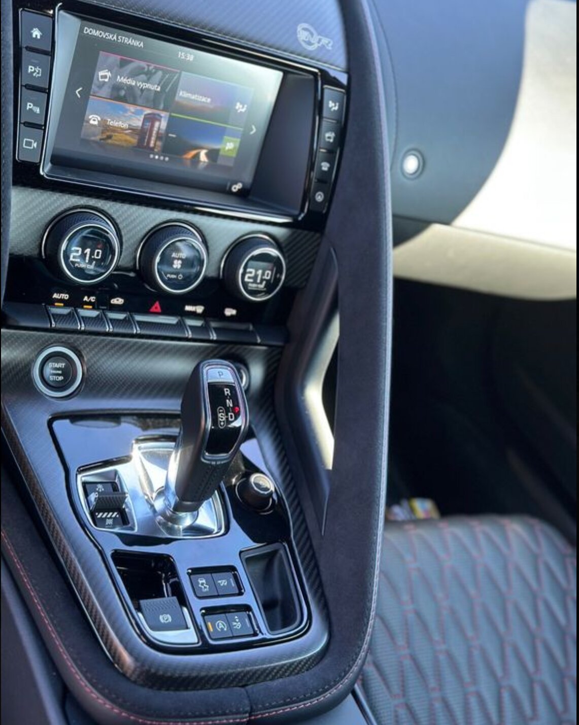 Jaguar F-Type SVR 5.0 photo 10