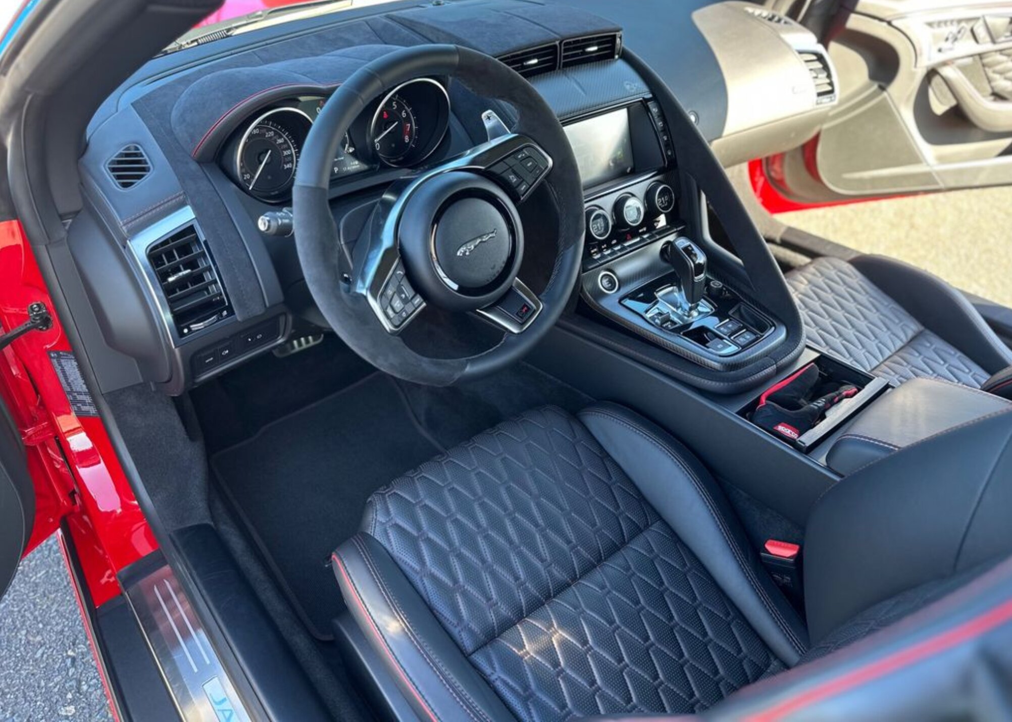 Jaguar F-Type SVR 5.0 photo 13