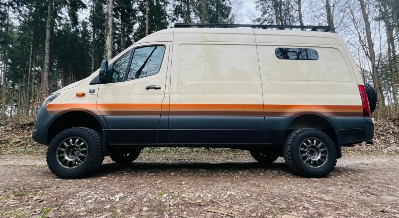 Mercedes-Benz Sprinter 9G-Tronic Premium 4x4 Van photo 8