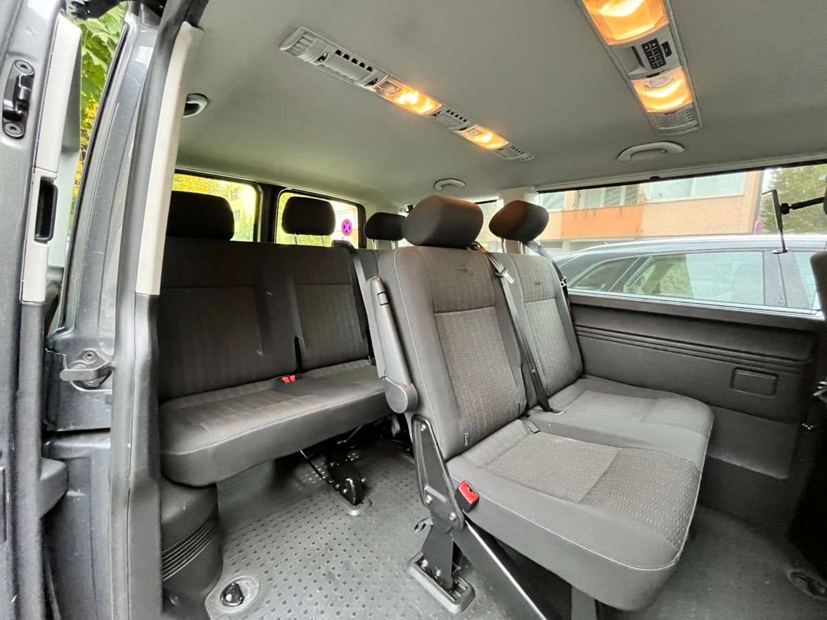 Volkswagen Caravelle Family 2.0 photo 13