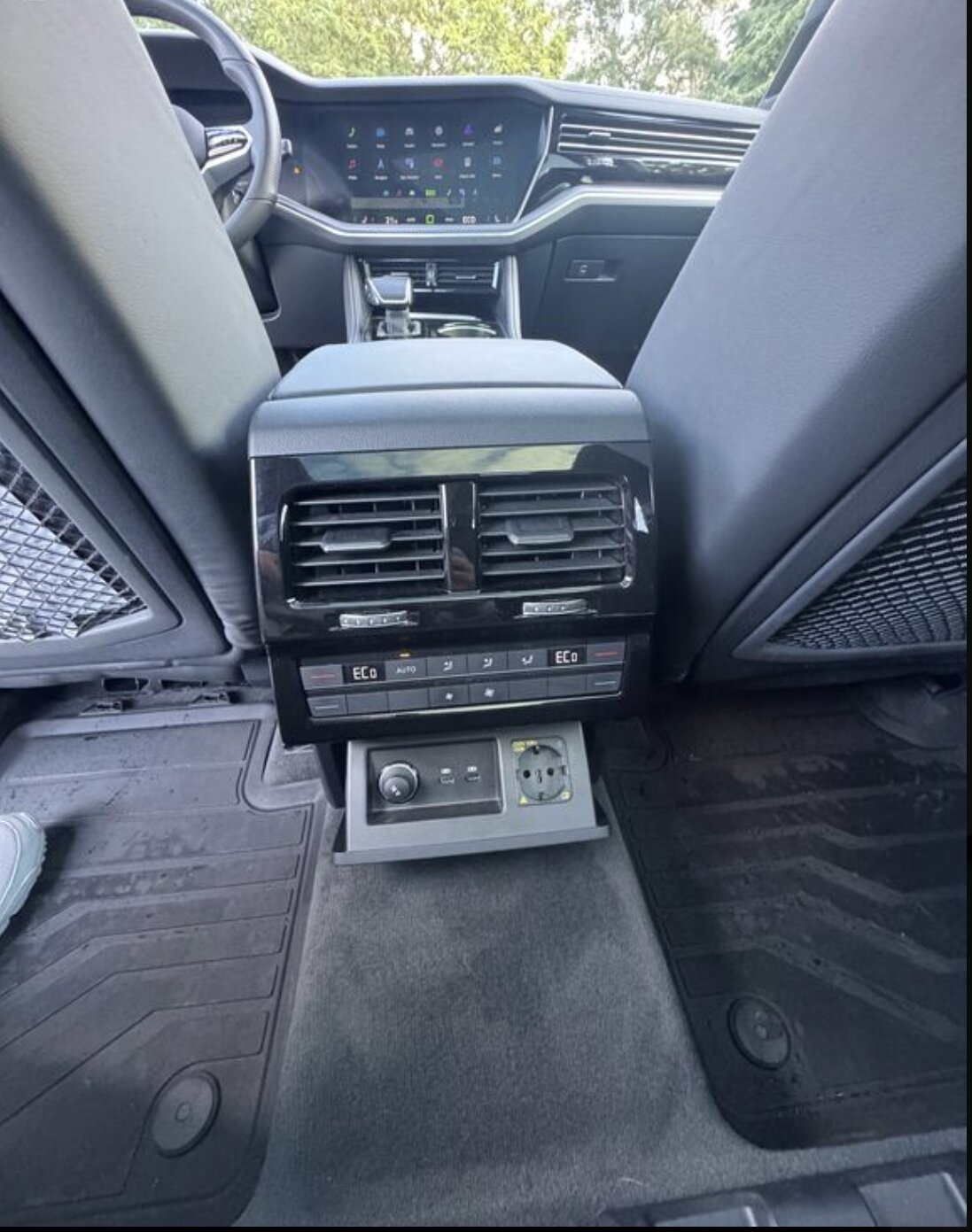 Volkswagen Touareg photo 13