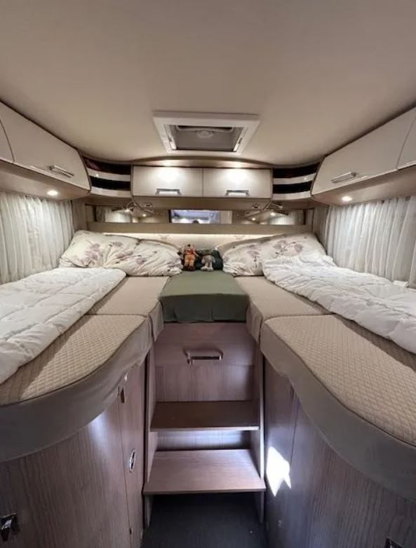Carthago C-Tourer T 143 LE Mercedes-Benz photo 15