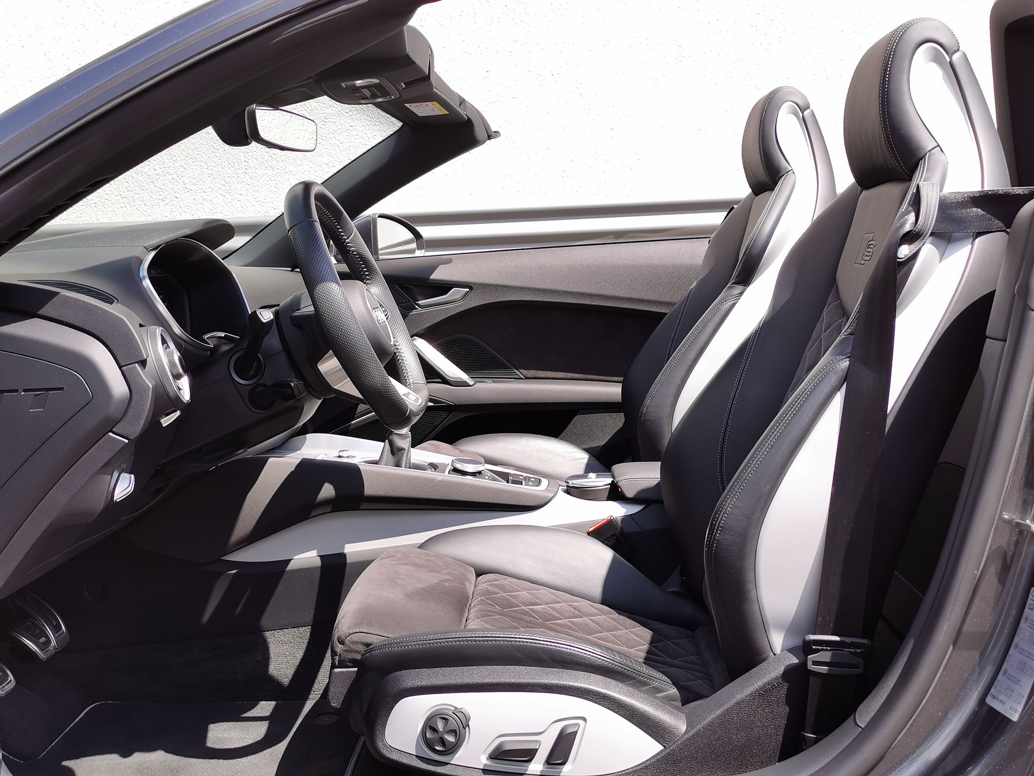 AUDI TT Roadster 2.0 TFSI photo 8