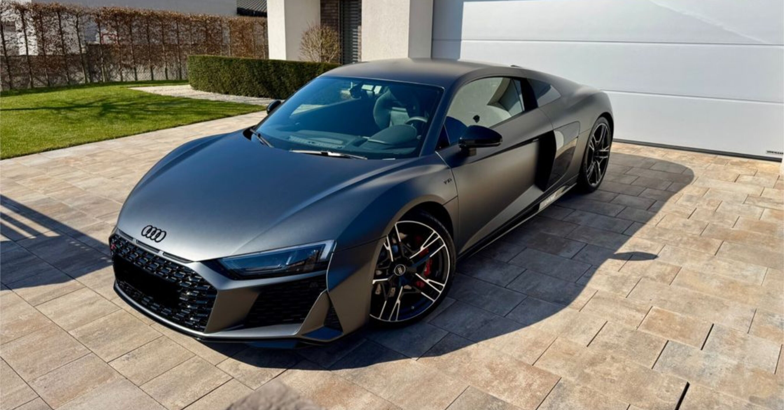 Audi R8 photo 2