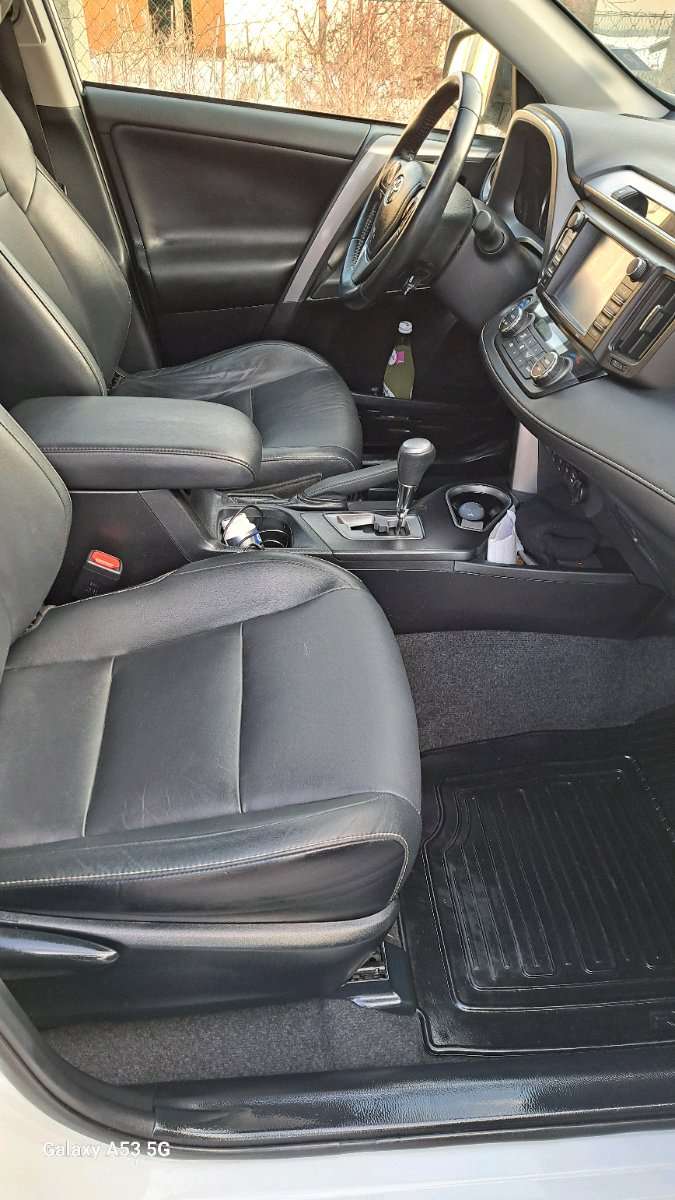 Toyota RAV4 photo 8