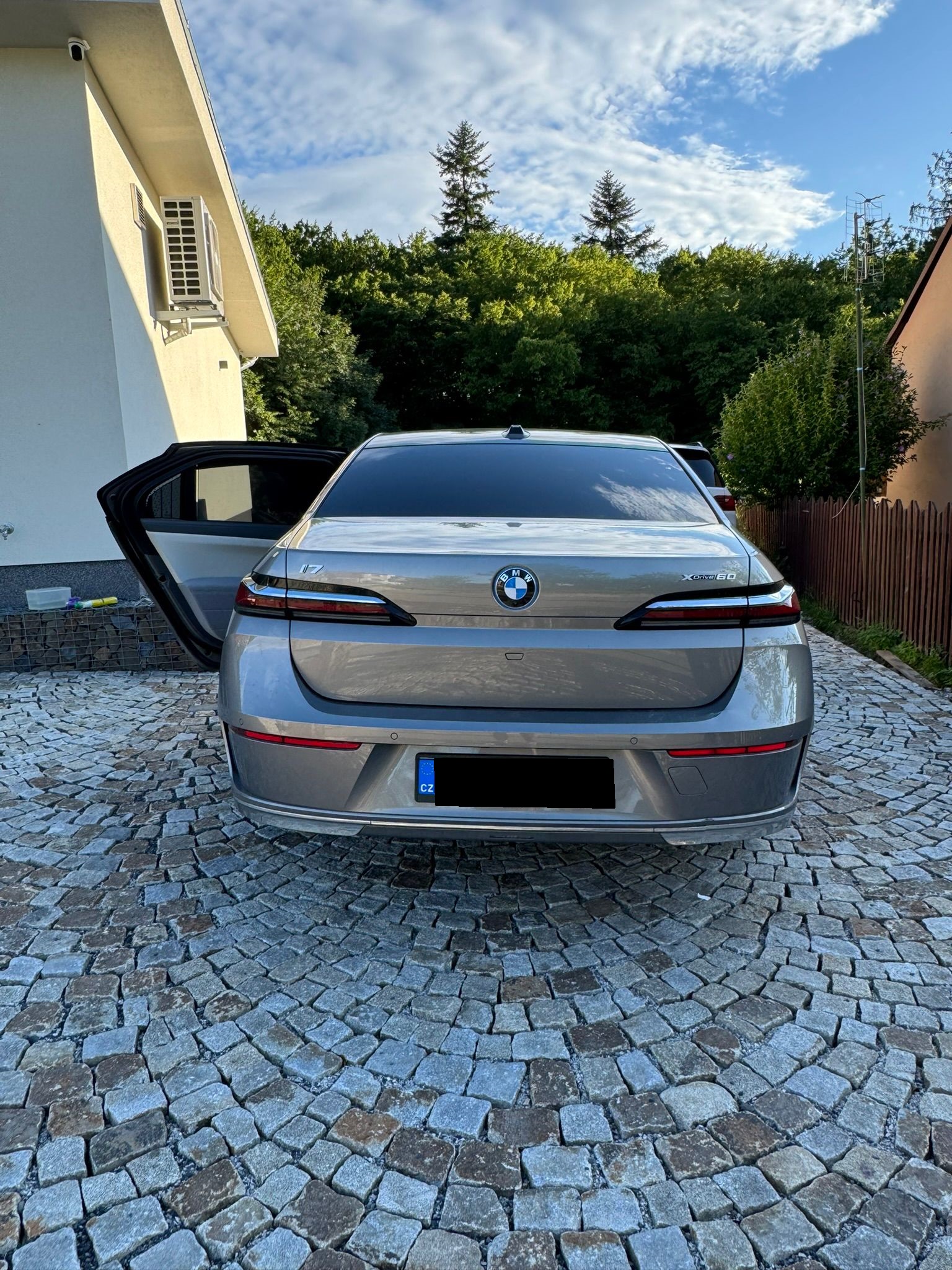 Bmw I7 xDrive photo 2