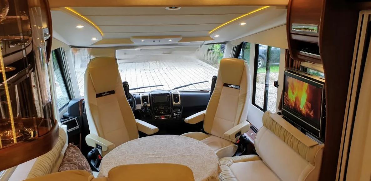 Carthago Chic E-Line I49 Yachting Fiat photo 10