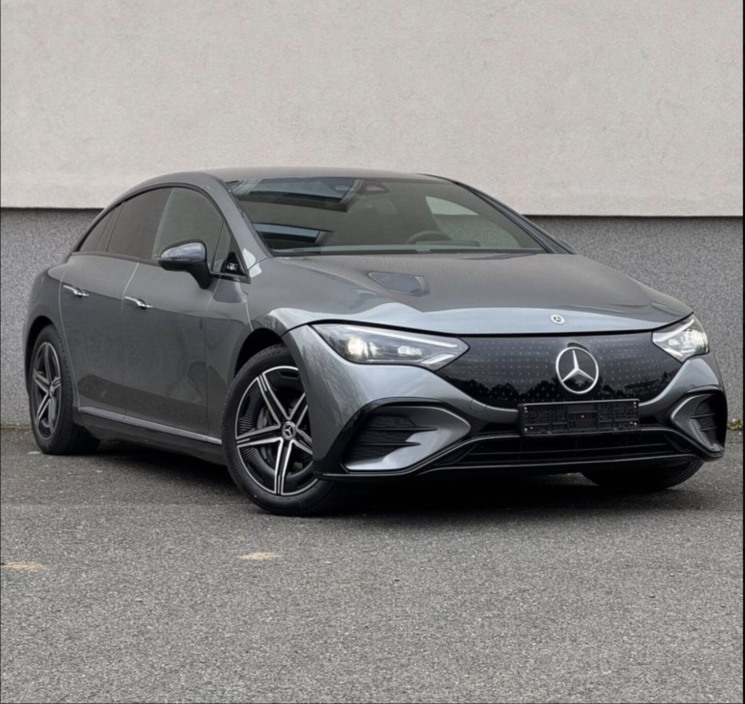 Mercedes-Benz EQE 300 photo 2
