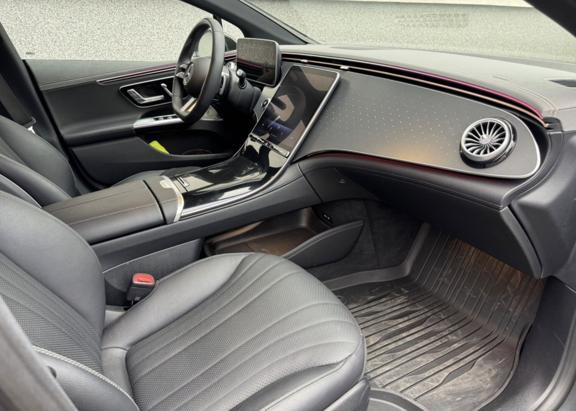 Mercedes-Benz EQE 300 photo 10