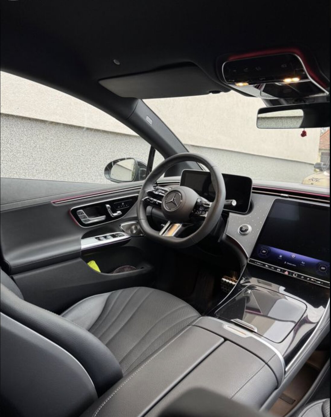 Mercedes-Benz EQE 300 photo 11