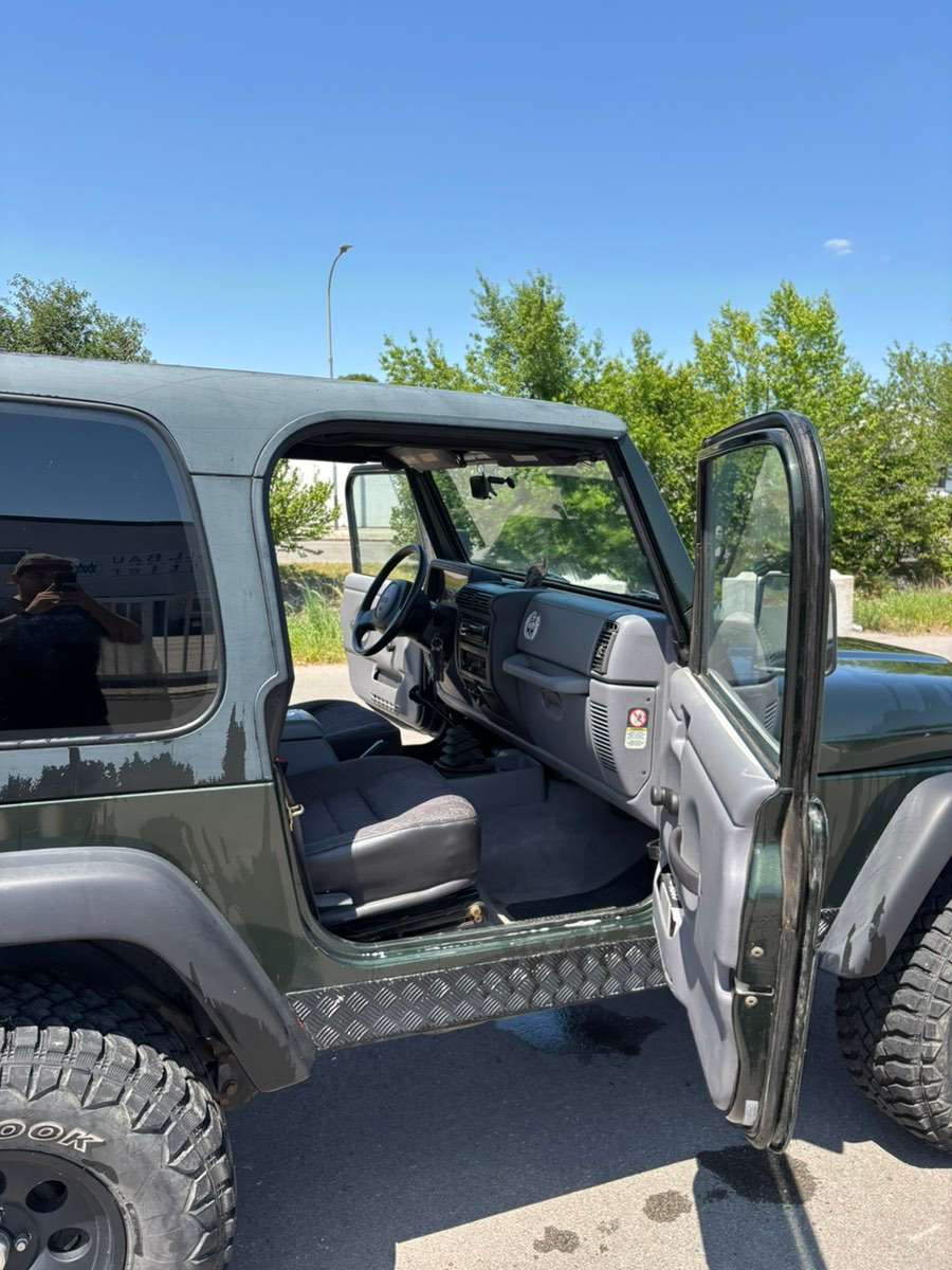 Jeep Wrangler photo 6