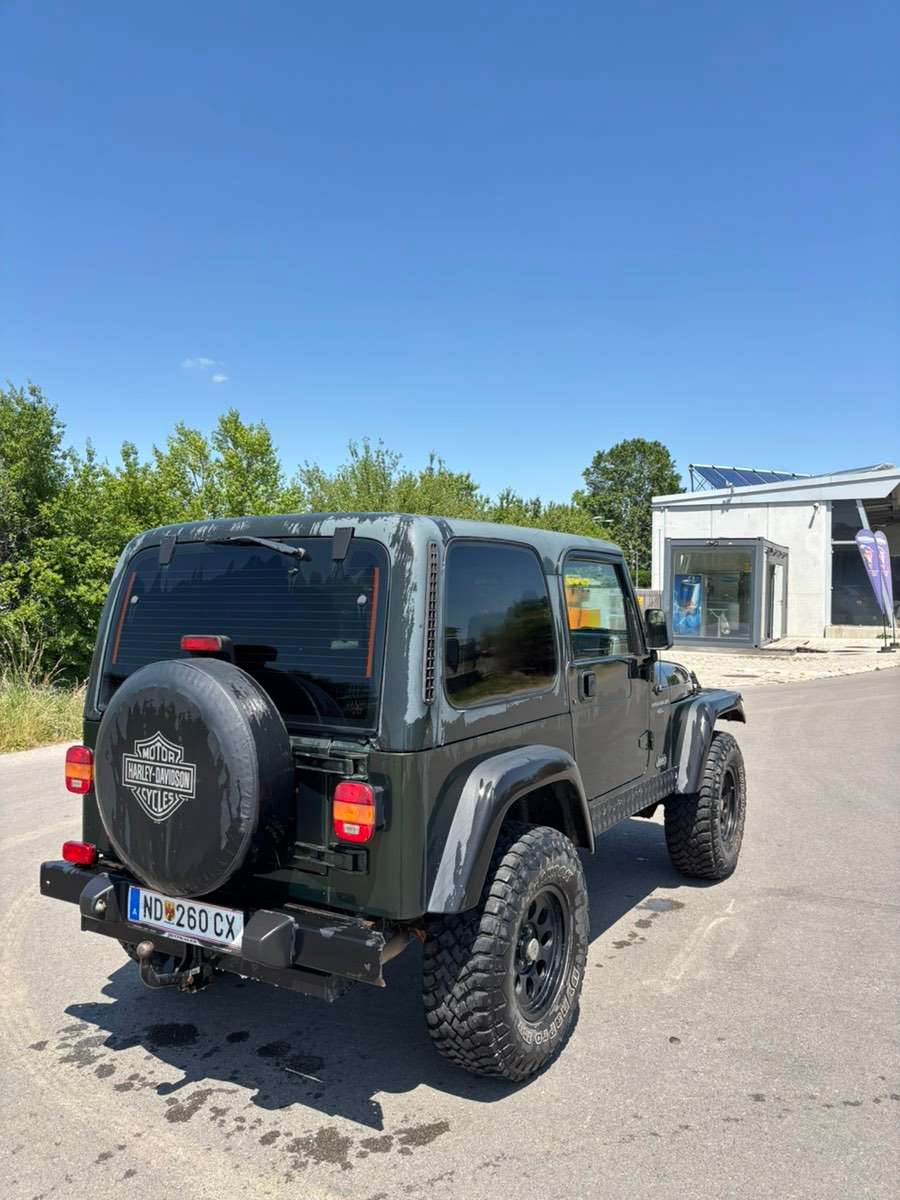 Jeep Wrangler photo 7