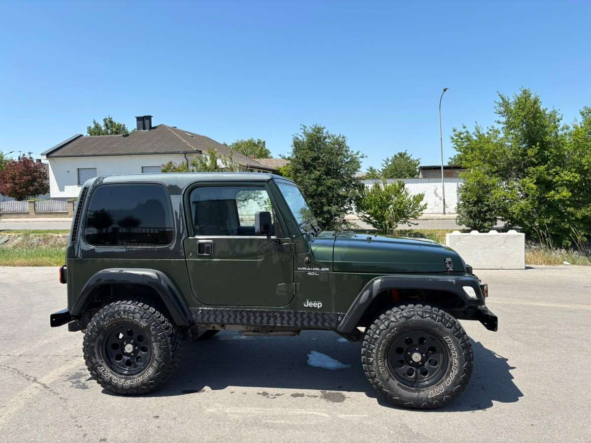 Jeep Wrangler photo 8