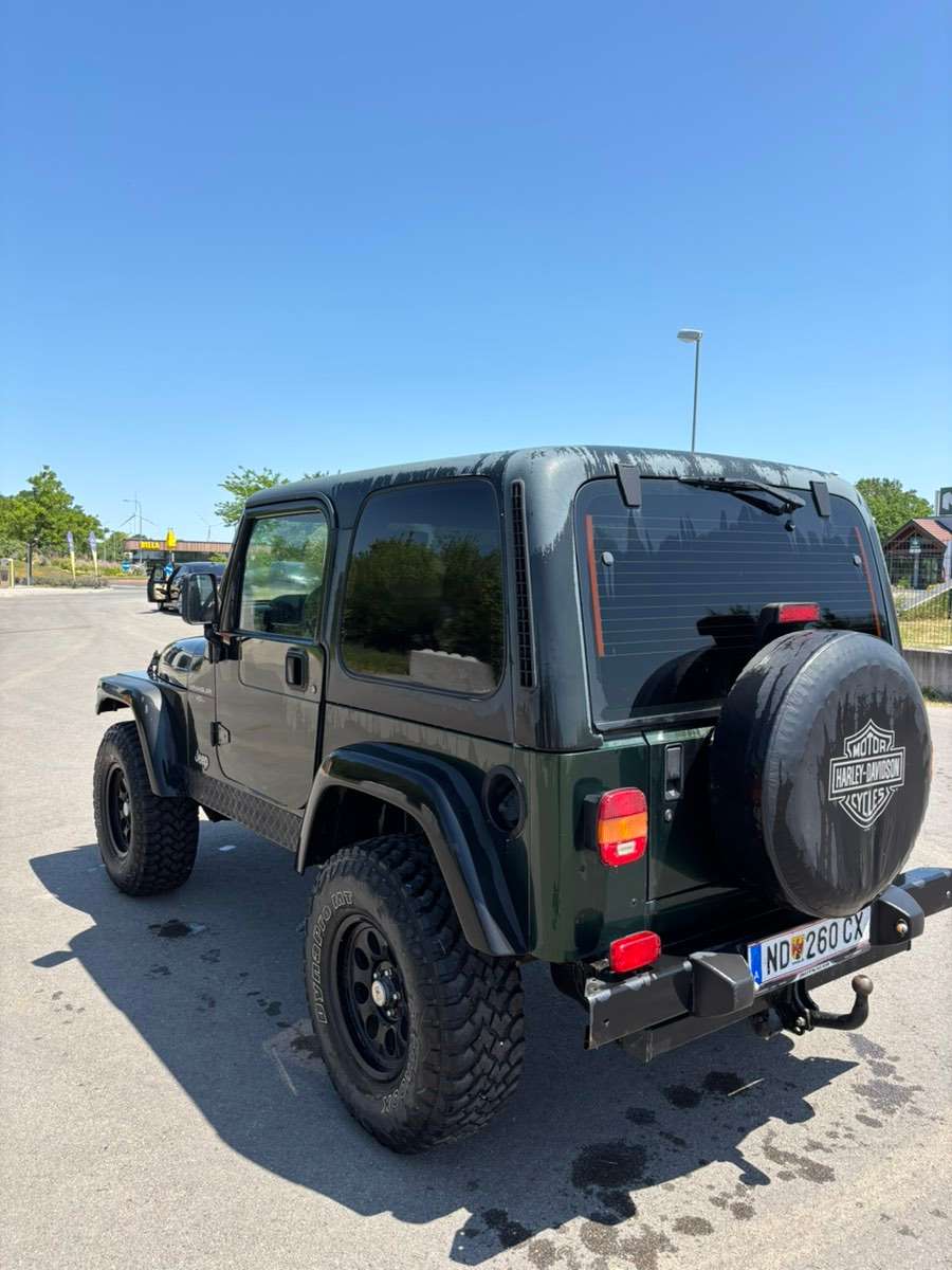 Jeep Wrangler photo 9