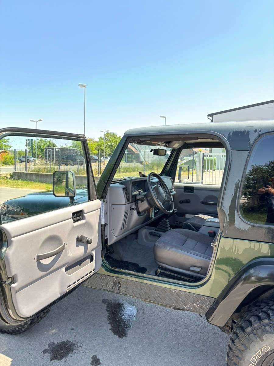 Jeep Wrangler photo 11
